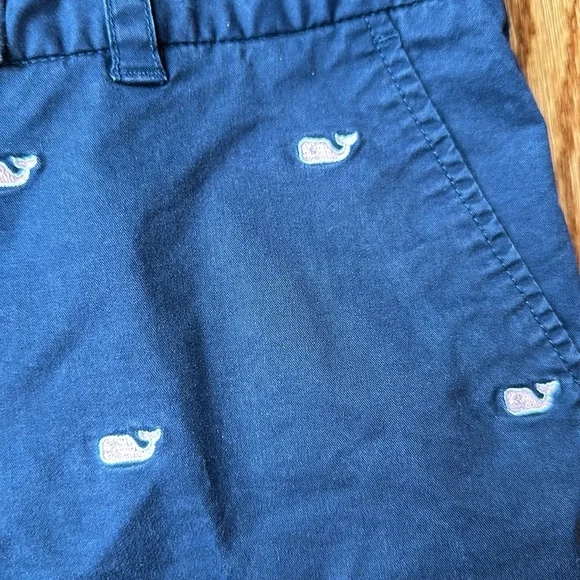 Vineyard Vines Women’s Navy Shorts with Whale Print, Size 6 - Picture 2 of 9